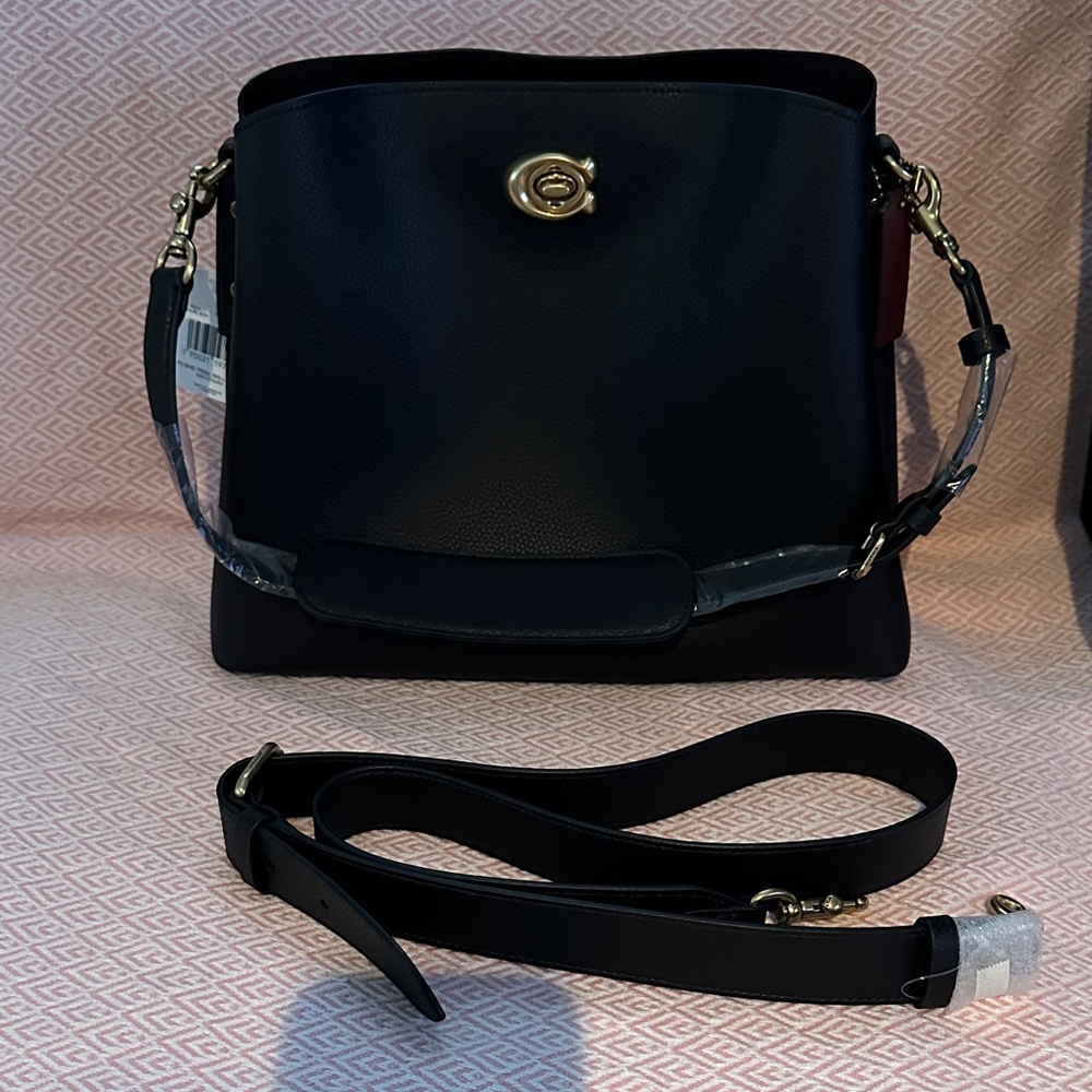 Elegant Black Leather Shoulder Bag